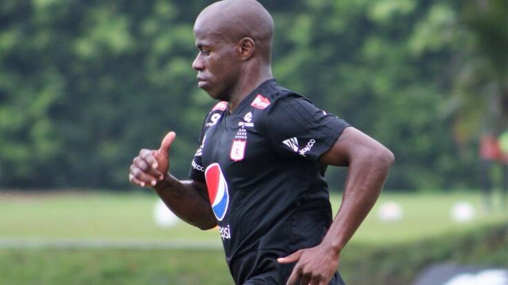 Quien vista la camiseta del América debe pensar en ser campeón: Carmelo Valencia