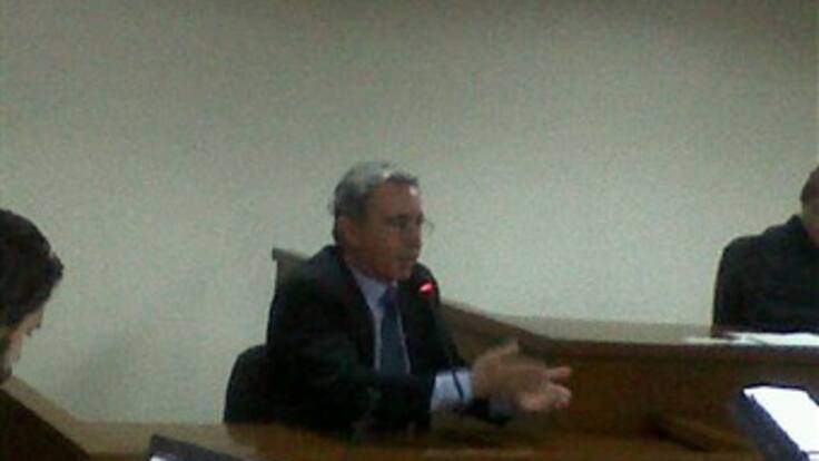 Uribe niega algún complot de su gobierno contra la Corte