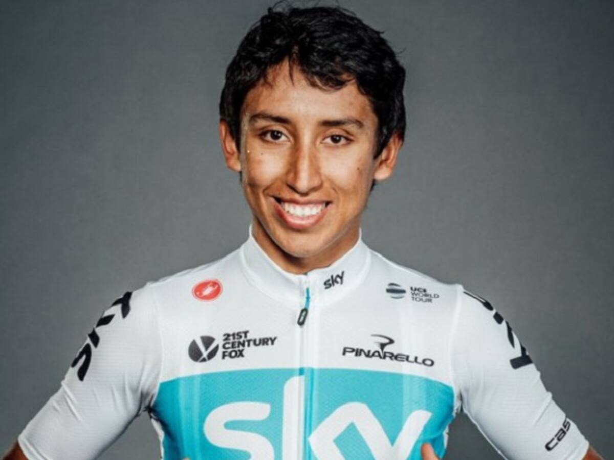 El colombiano Egan Bernal ya luce el uniforme de su nuevo equipo