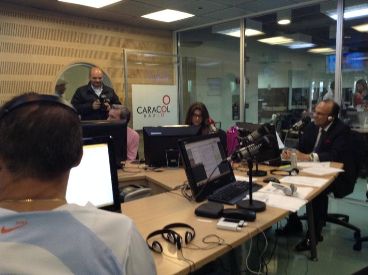 En un ambiente de nostalgia el equipo de Caracol se une para decir una vez más #GraciasPelaez.