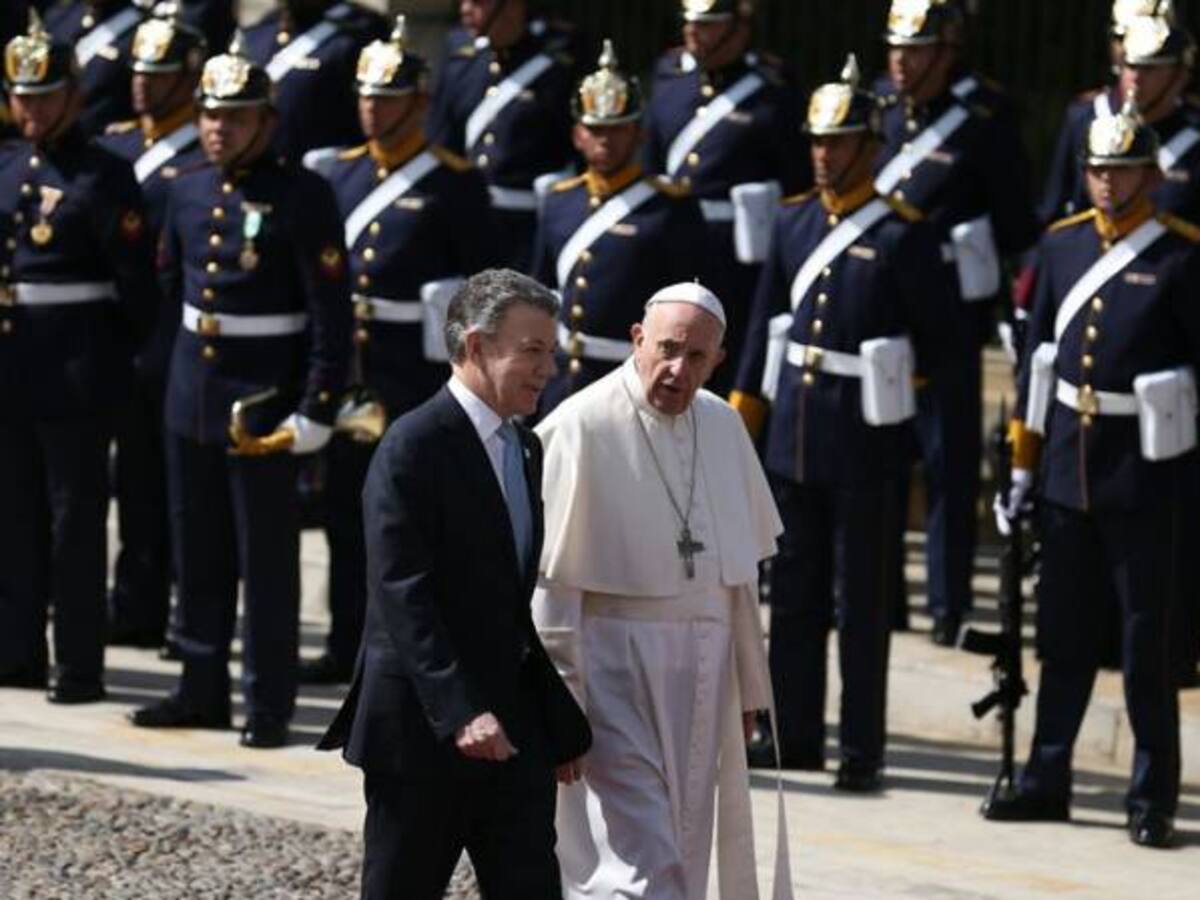 Con todos los honores se llevó a cabo el primer encuentro del Papa Francisco