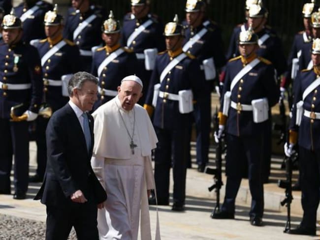 Con todos los honores se llevó a cabo el primer encuentro del Papa Francisco