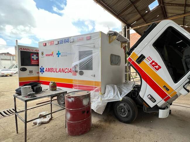 Furgones adaptados como ambulancias en Bogotá. Cortesía Diana Diago.
