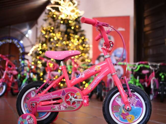 Banco dona bicicletas a la campaña Sorpresa de Navidad en Cartagena