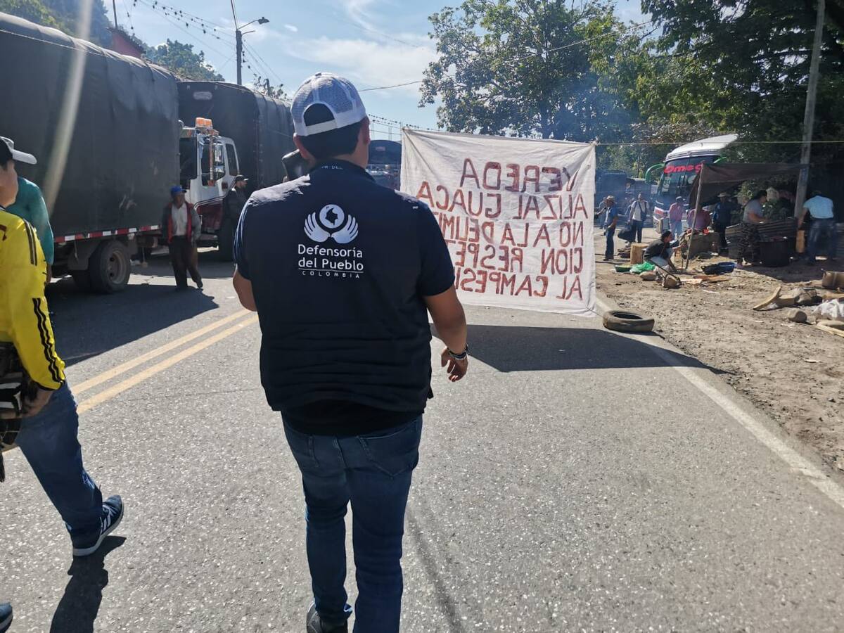 Encapuchados agredieron al defensor del pueblo de Santander