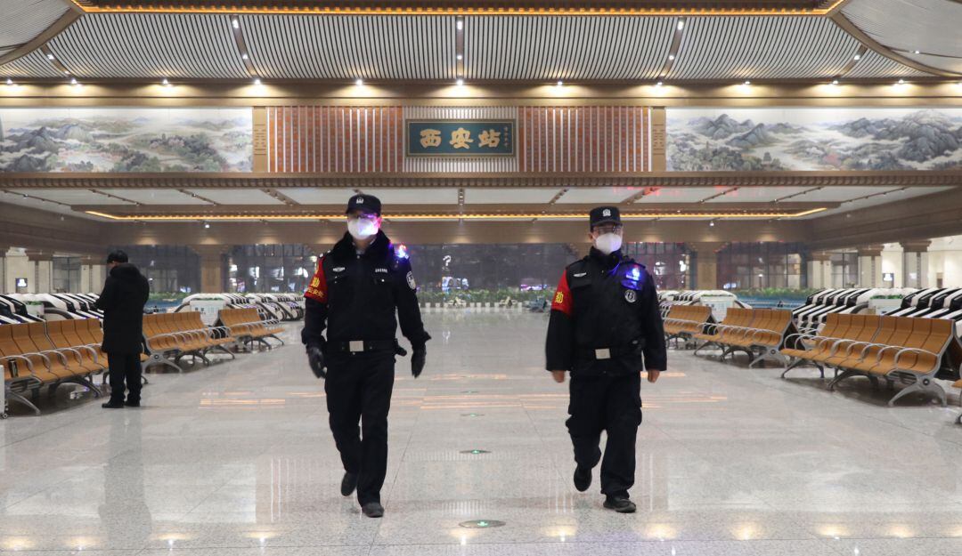 Control en las estaciones de tren en Xian