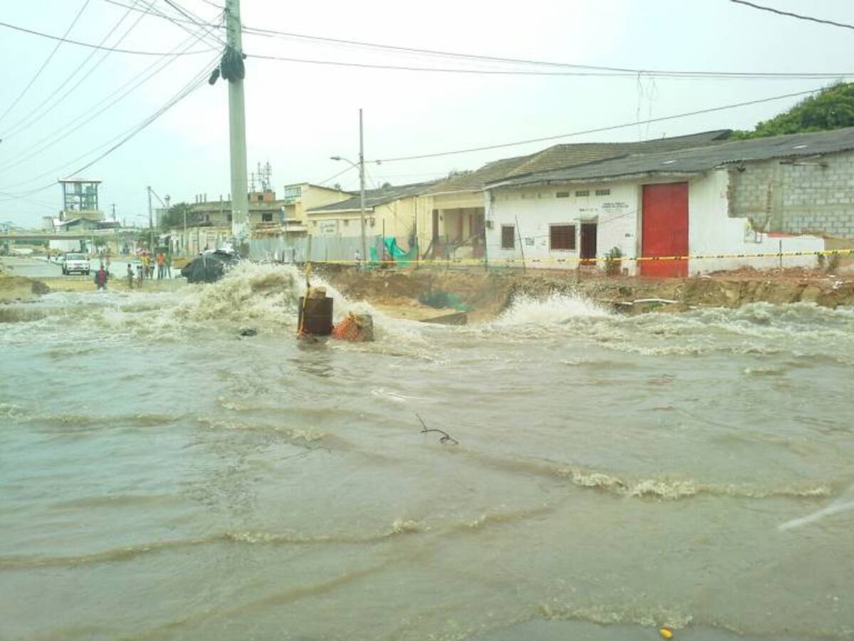 Pareja de alemanes es rescatada del arroyo de ‘Felicidad’ en Barranquilla