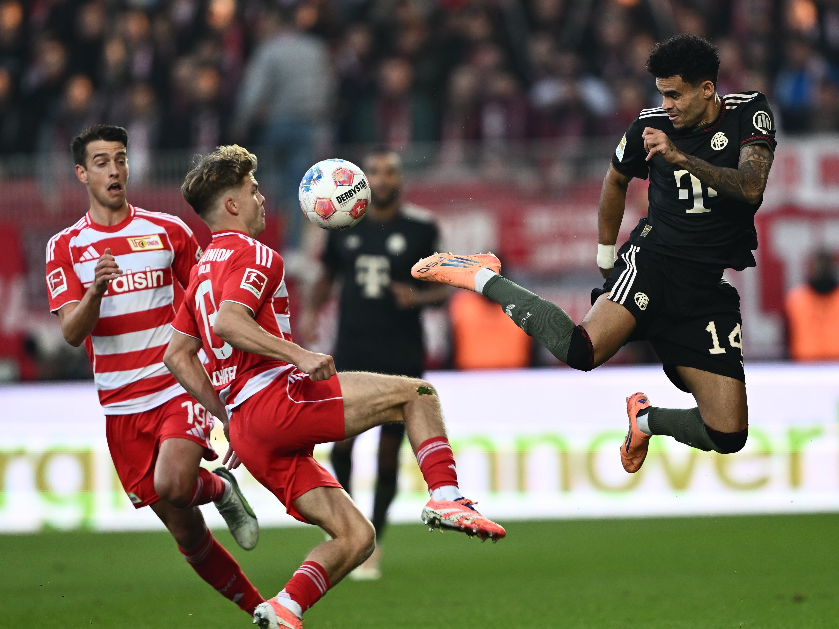 Luis Díaz marcó gol en el empate con Unión Berlín / @FCBayern