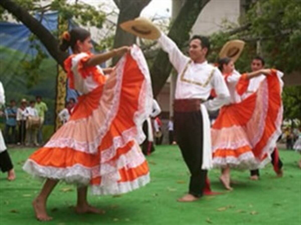 Arranca el Festival Nacional Folclórico en Ibagué