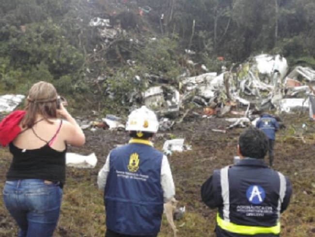 Colonia brasileña en Cali se solidariza con familiares de víctimas de accidente aéreo en Antioquia