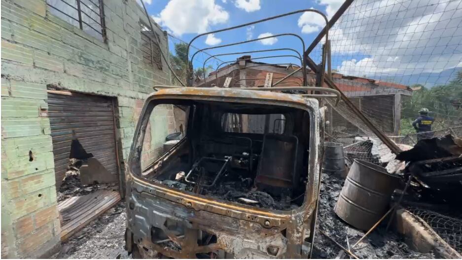 Incendio en empresa de reciclaje de La Estrella, Antioquia. Foto: suministrada por la alcaldía.