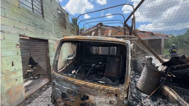 Incendio en empresa de reciclaje de La Estrella, Antioquia. Foto: suministrada por la alcaldía.