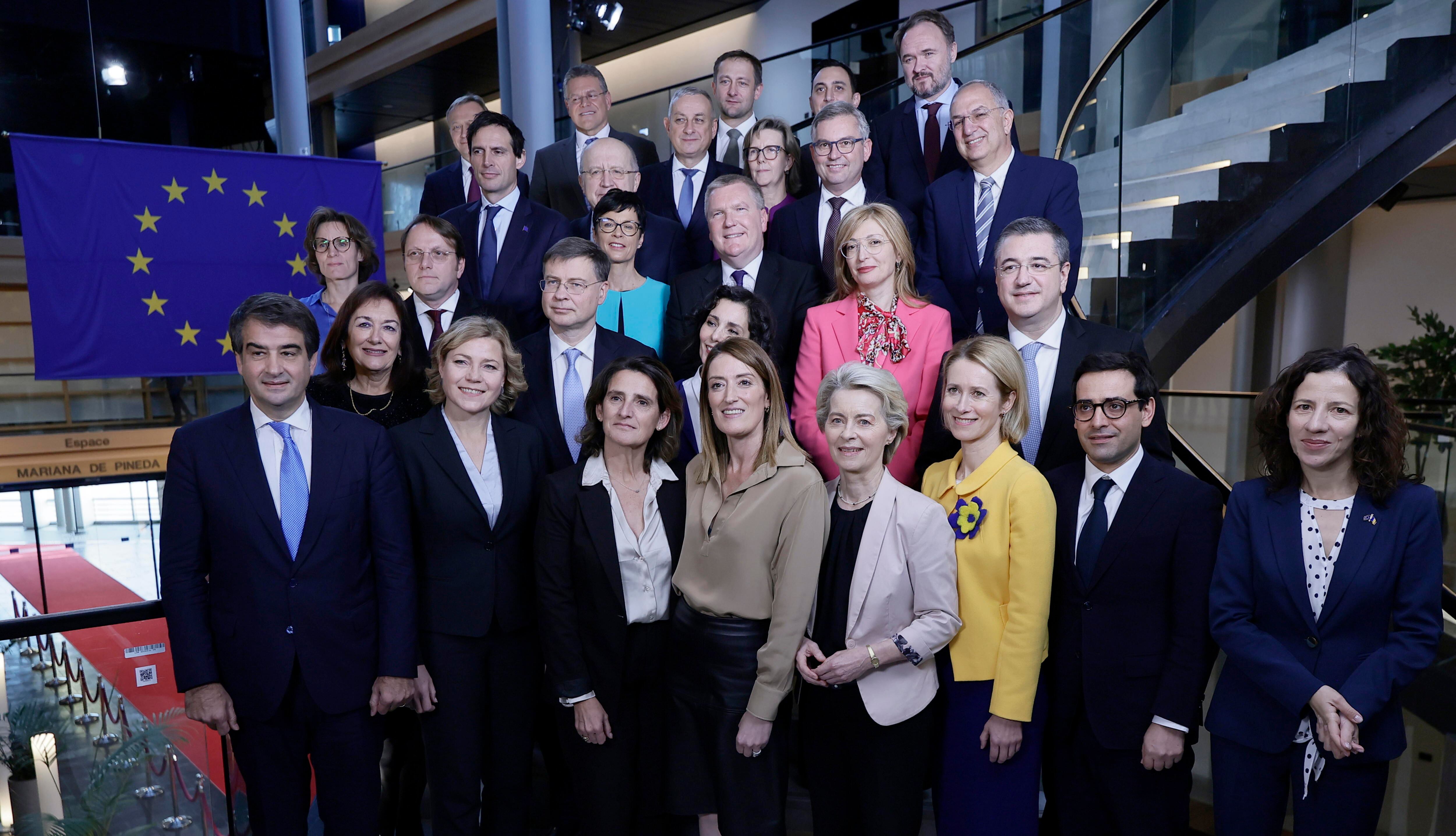 La Eurocámara aprobó la nueva composición de 26 comisarios propuestos para el poder ejecutivo de la UE. (Foto: EFE)