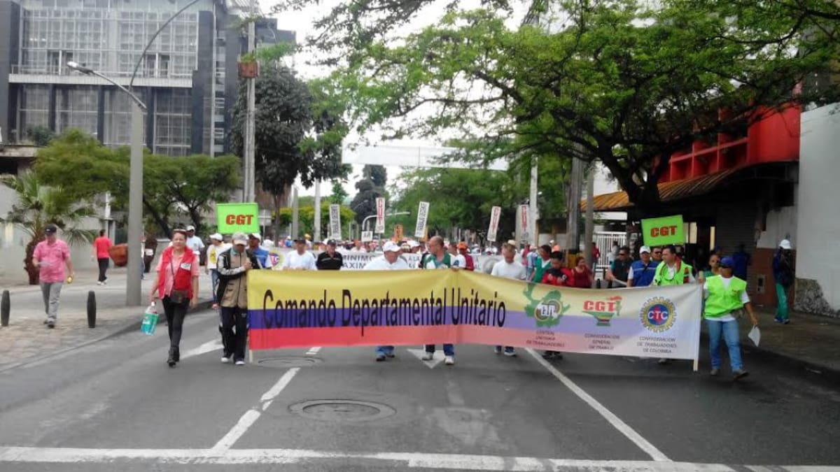 En la capital de Antioquia, cientos de personas salieron a las calles a exigir mejores condiciones laborales.
