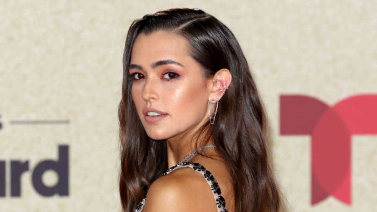 Lucy Vives estrena “Cenizas’, su primer sencillo como solista