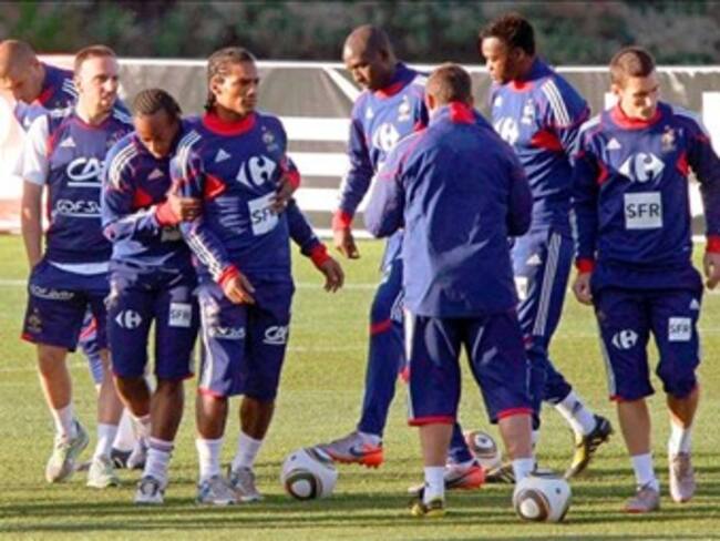 Francia regresa a prácticas tras incidente con Anelka
