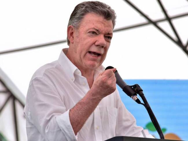 Santos autoriza delegación de líderes sociales para mediar con ELN