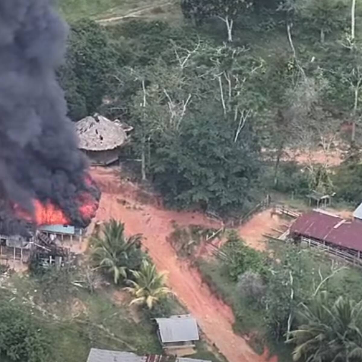 En medio de combates entre ilegales, quemaron una casa finca en El Bagre, Antioquia