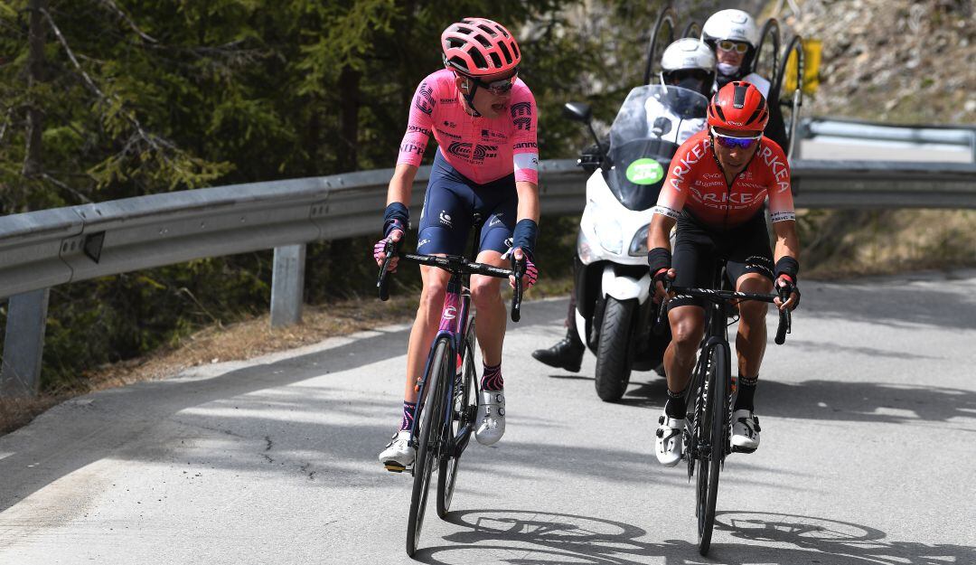 Nairo Quintana probó suerte con un ataque a algo más de 20 kilómetros de la línea de meta.