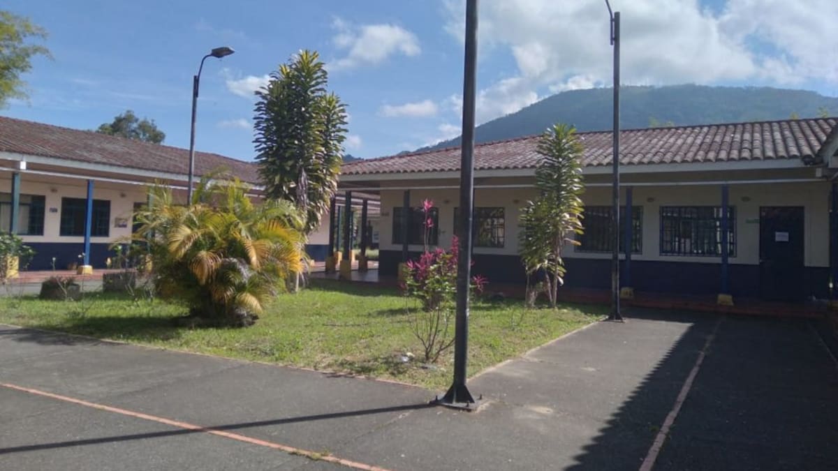 Ministra de educación, Maria Victoria Angulo