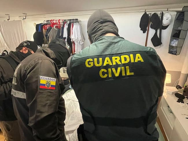 MADRID, 23/10/2024.-La Guardia Civil, en colaboración con la Policía de Ecuador, ha detenido en la provincia de Tarragona a William Joffre Alcívar Bautista, conocido como 'Comandante Willy', y su hermano Álex Iván, 'Ronco', los cabecillas del grupo terrorista Los Tiguerones de Ecuador. Según han informado a EFE fuentes próximas a la investigación, ambos contaban con órdenes internacionales de detención y pertenecían a una organización terrorista autora de algunos atentados con coches bomba en Ecuador y de numerosas extorsiones. (Foto: EFE)