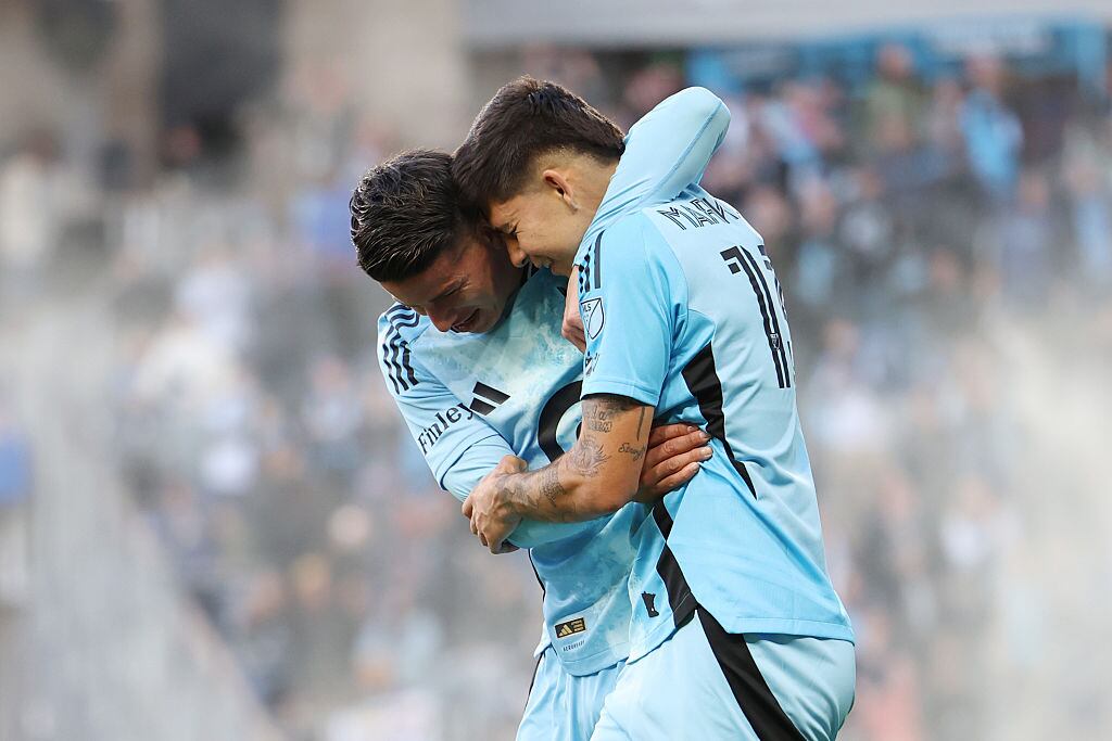 James Rodriguez y Anthony Markanich celebran tras el primer gol de Minnesotra ante Austin / Getty Images
