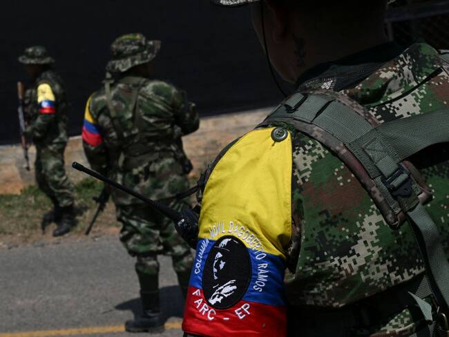 Grupos de disidencias de las FARC en una carretera de Colombia (Getty Images)