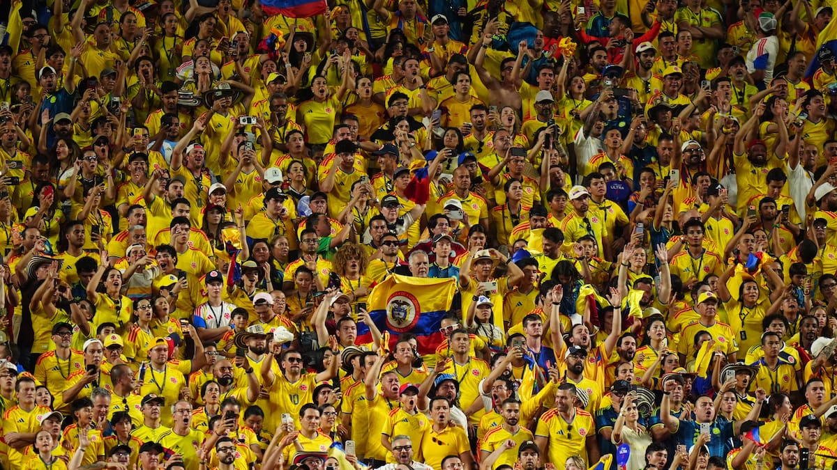 Hinchas de Colombia llenan de ilusión Vancouver con un banderazo antes del duelo ante Suiza