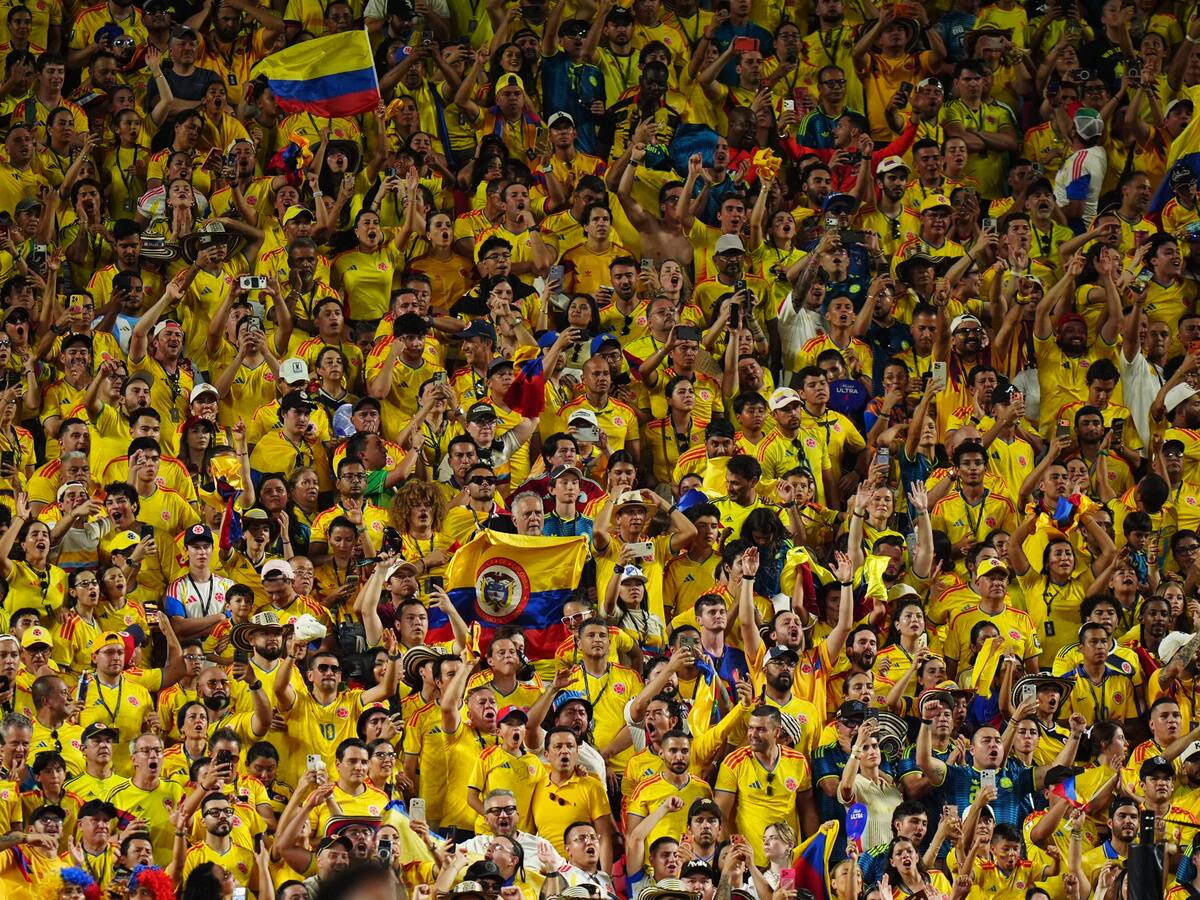 Hinchas de Colombia llenan de ilusión Vancouver con un banderazo antes del duelo ante Suiza