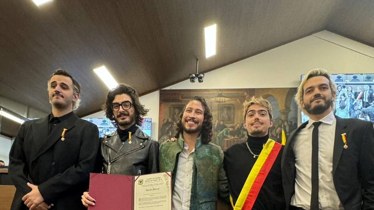 Morat recibe la condecoración más importante que se otorga en Bogotá “La cruz de plata”