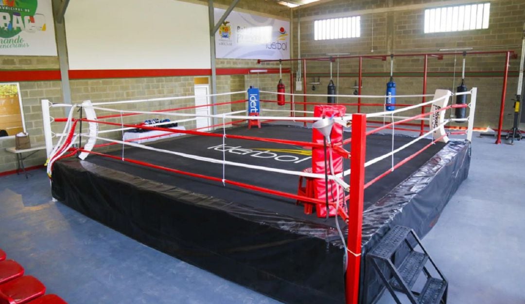 Hugo Barraza, es el nombre del nuevo gimnasio que entregó la Alcaldía de Turbaco, junto a la Gobernación de Bolívar e Iderbol.