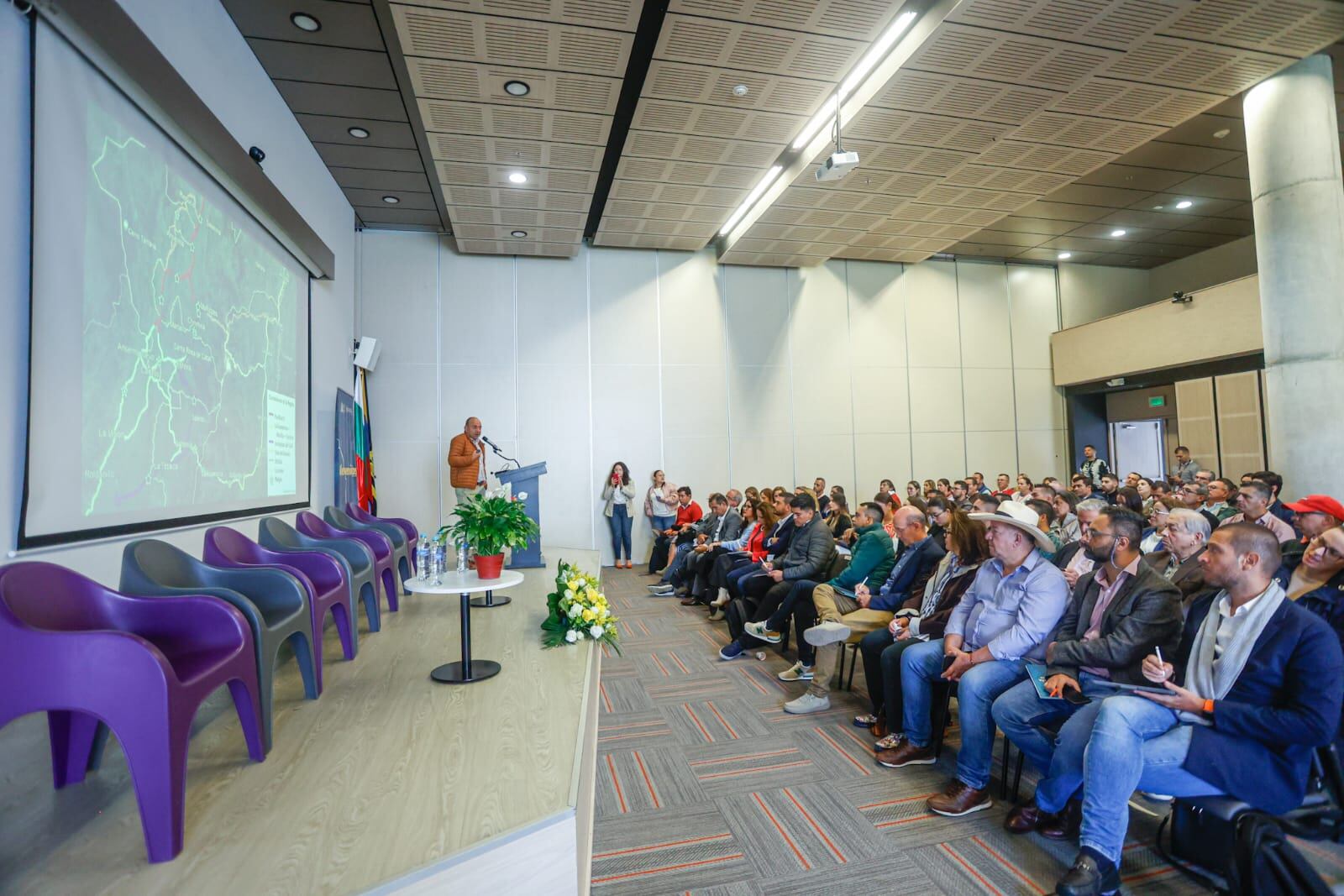 Conversatorio 'Futuro del Corredor Autopistas del Café'