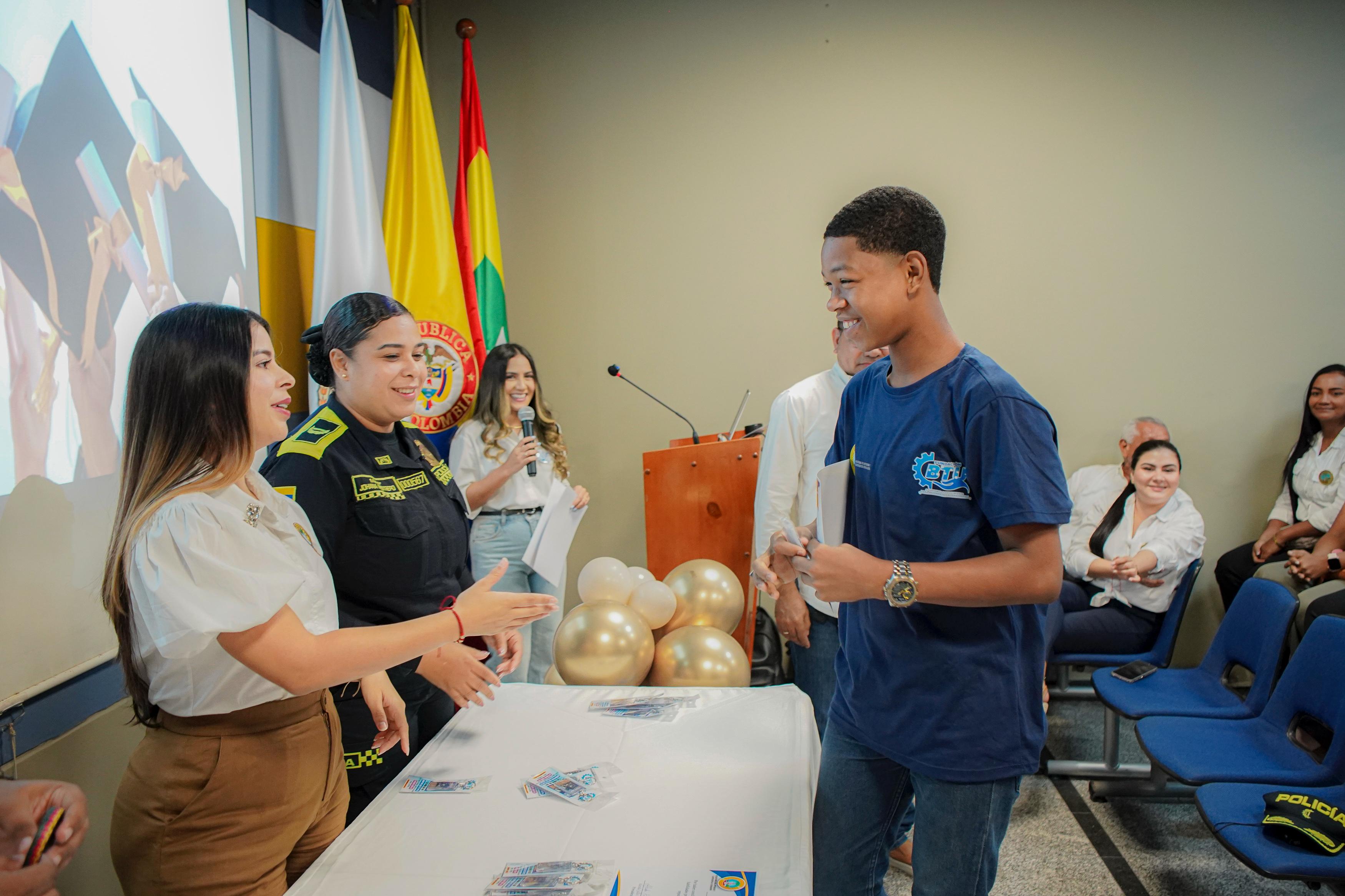 30 jóvenes se graduaron como técnicos en instalación y mantenimiento de aires acondicionados