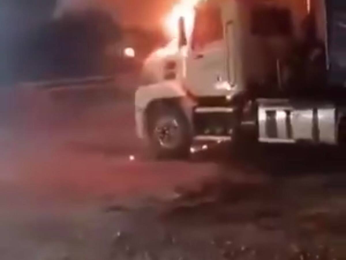 Defencarga rechaza quema de camiones en Valdivia y exige seguridad en las vías