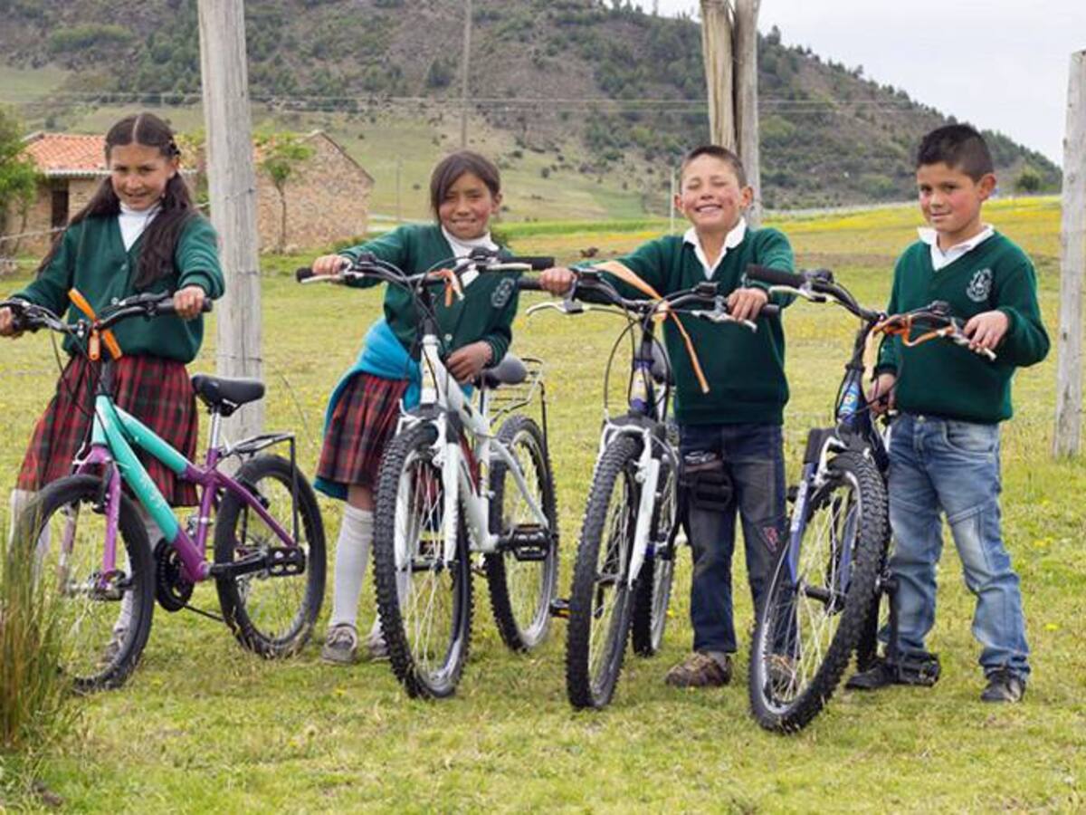 La iniciativa que regala bicicletas a los niños de las escuelas rurales país