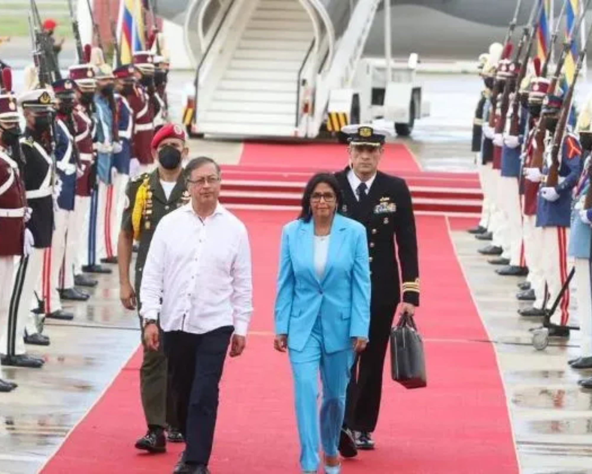 La presidenta encargada de Venezuela, Delcy Rodríguez, sostuvo una llamada telefónica con su homólogo de Colombia, Gustavo Petro, con quien dijo que se reunirá “próximamente”.
(Foto:   Cortesía)