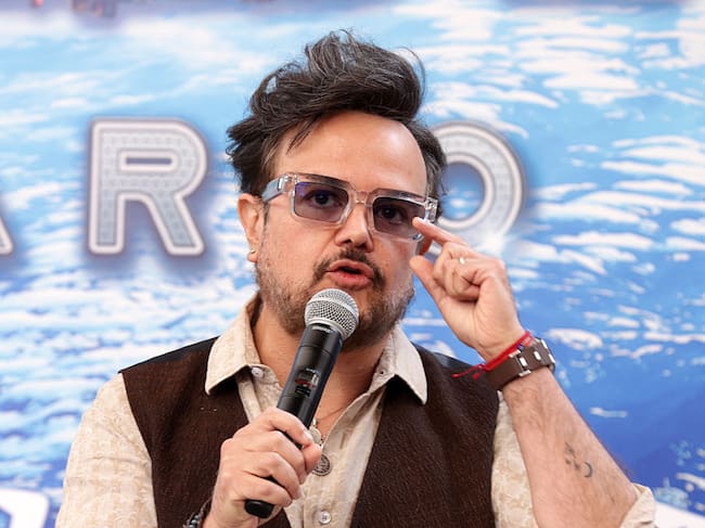MEXICO CITY, MEXICO - MAY 21: Mexican singer and composer Alex Syntek speaks during a press conference at Auditorio Nacional Lobby on May 21, 2025 in Mexico City, Mexico. (Photo by Medios y Media/Getty Images)