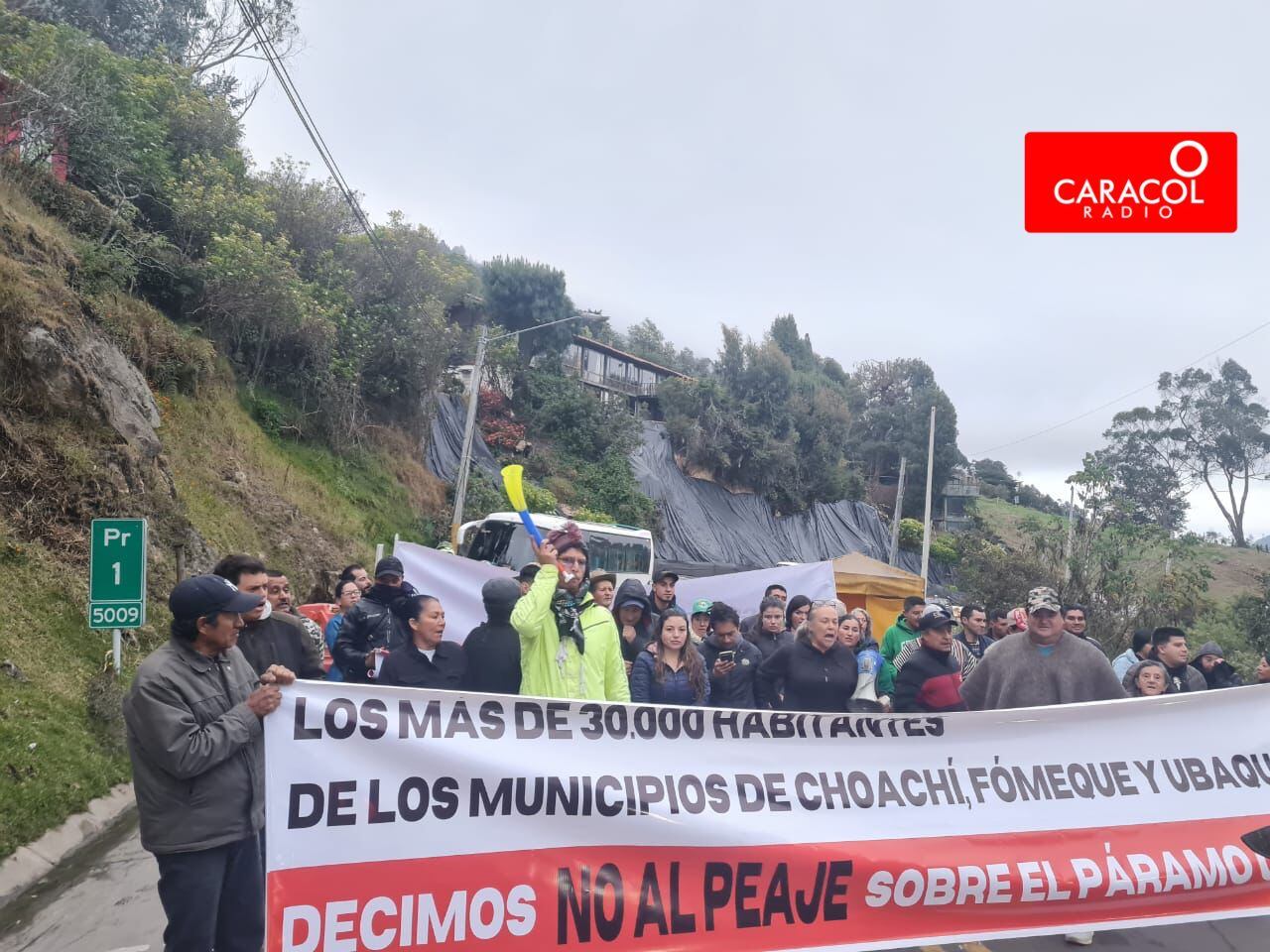 Bloqueo en el Alto de Patios llegando a La Calera. Foto: Caracol Radio