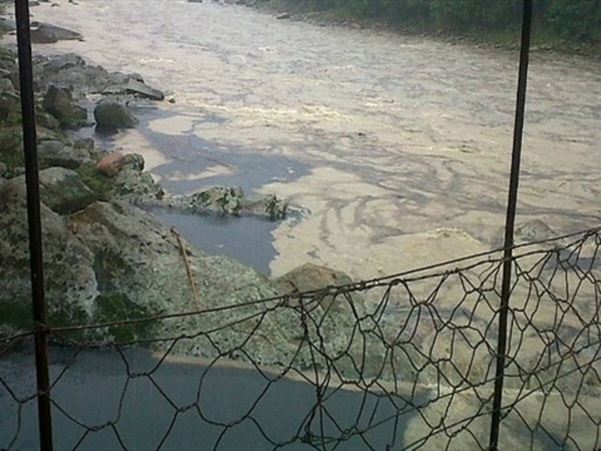 Denuncian en Boyacá contaminación del río Arauca tras atentado a oleoducto