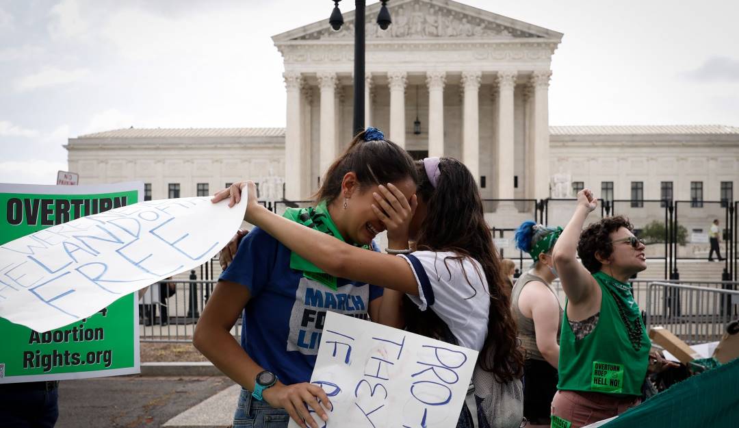 Manifestantes a favor del aborto frente a la Corte Suprema. Foto: Getty