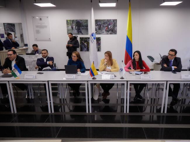 Mandatarios locales piden respaldo de la Defensoría del Pueblo ante crisis de seguridad en el país