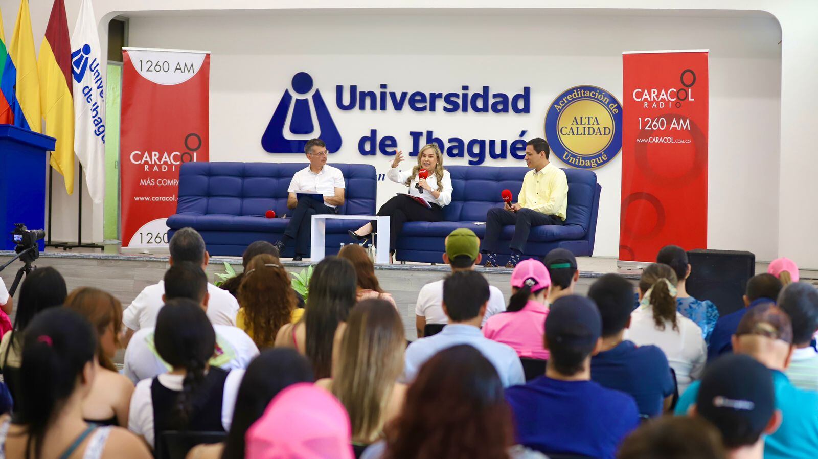 Johana Aranda en un conversatorio en la Universidad de Ibagué