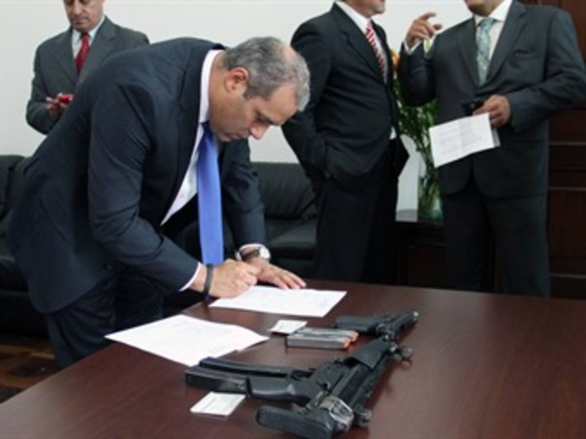 En fotos: Vea el gran armamento que poseía el presidente del Congreso