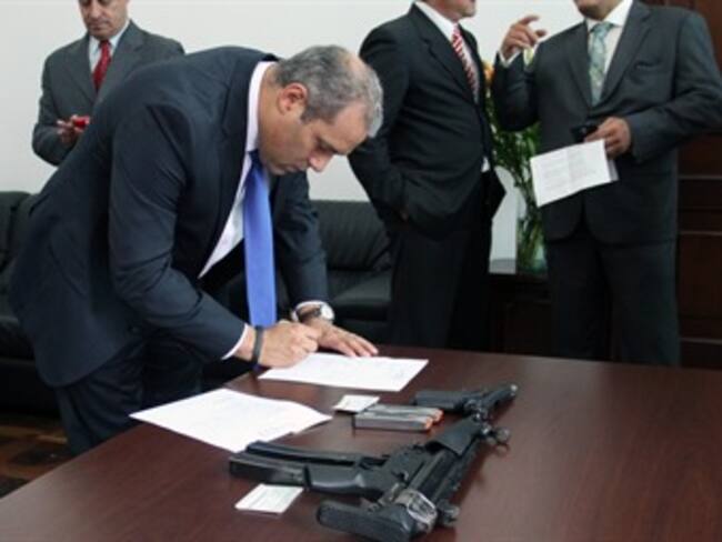 En fotos: Vea el gran armamento que poseía el presidente del Congreso