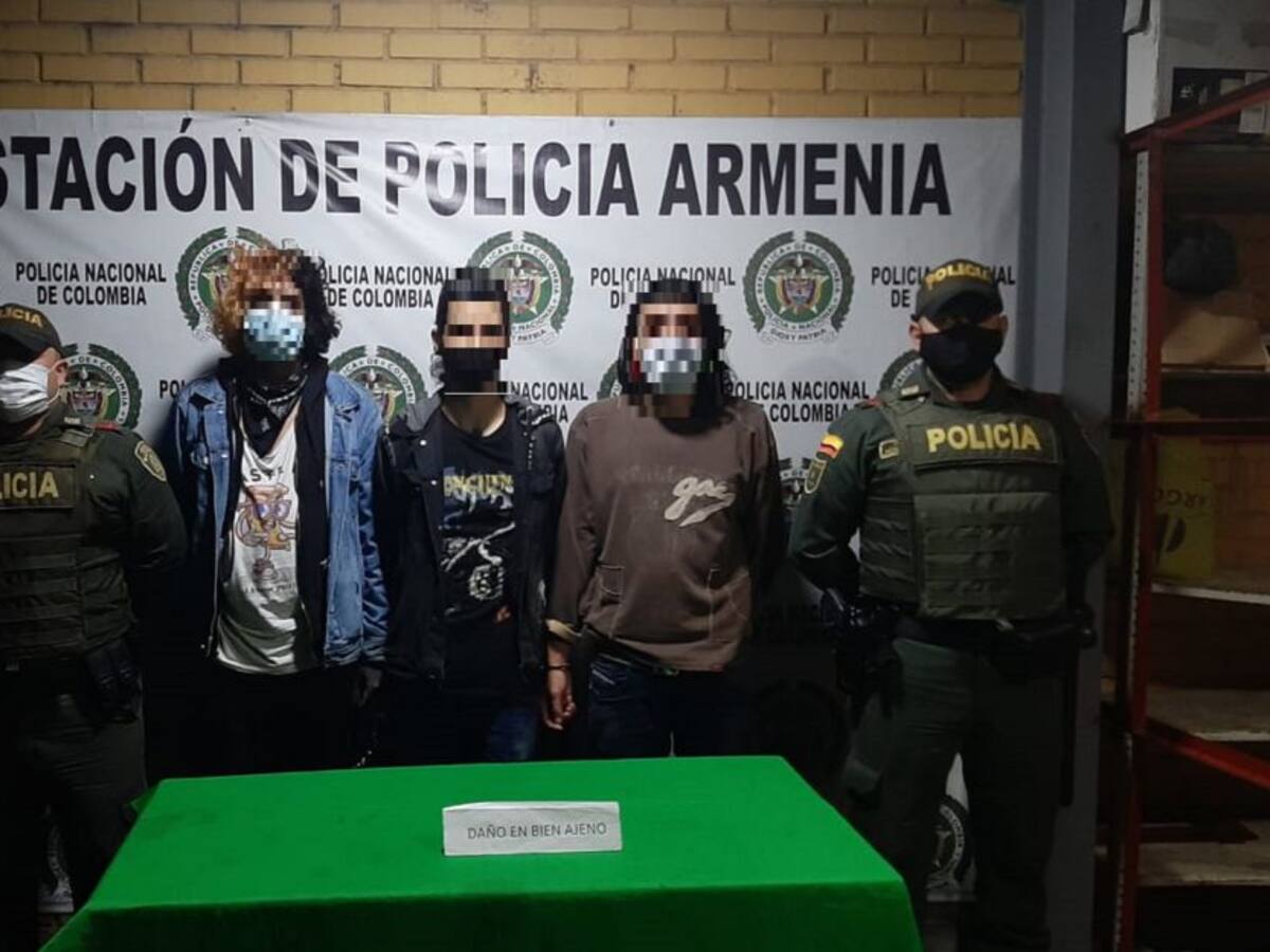 Jóvenes capturados por daños en alumbrado navideño en el centro de Armenia