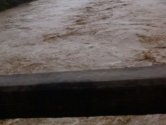 Desbordamiento de quebrada en Ibagué por fuertes lluvias
