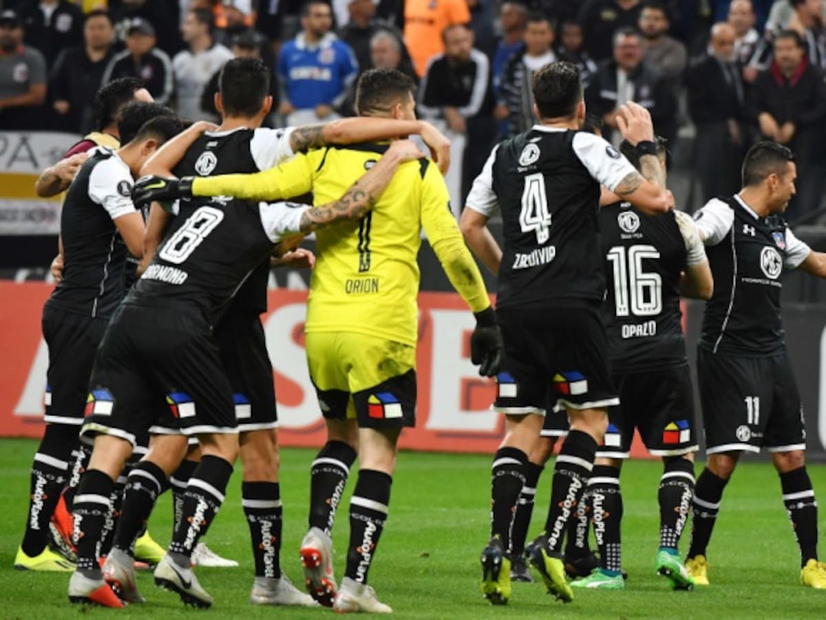 Colo Colo se aferra al gol visitante y avanza a cuartos de la Libertadores