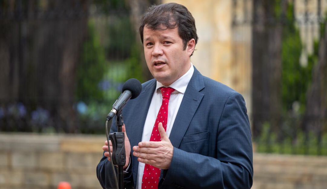 El funcionario confirmó en redes sociales que tiene COVID-19