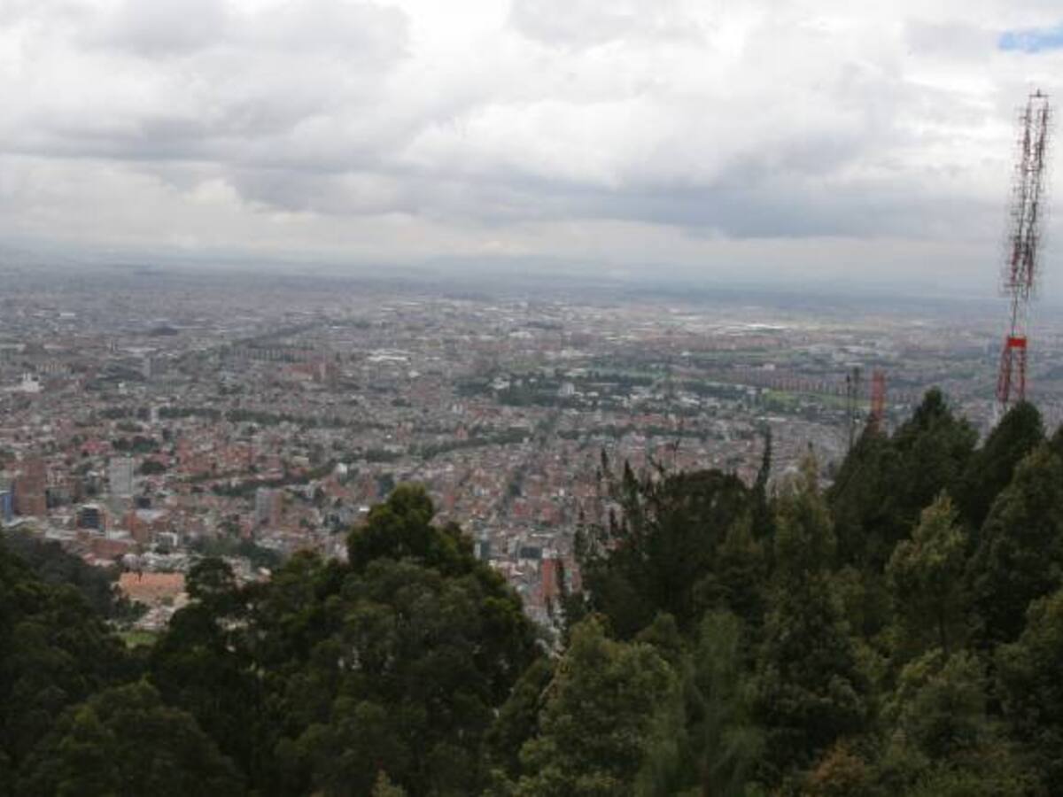 Construcción ilegal en cerros orientales se enfrenta a millonarias multas y restauración del área afectada