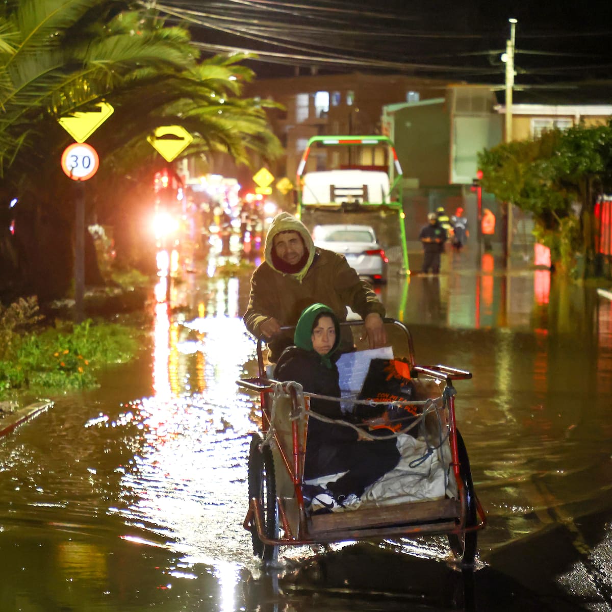Chile decreta alerta roja y suspensión de clases en medio de lluvias y amenaza de desborde de ríos